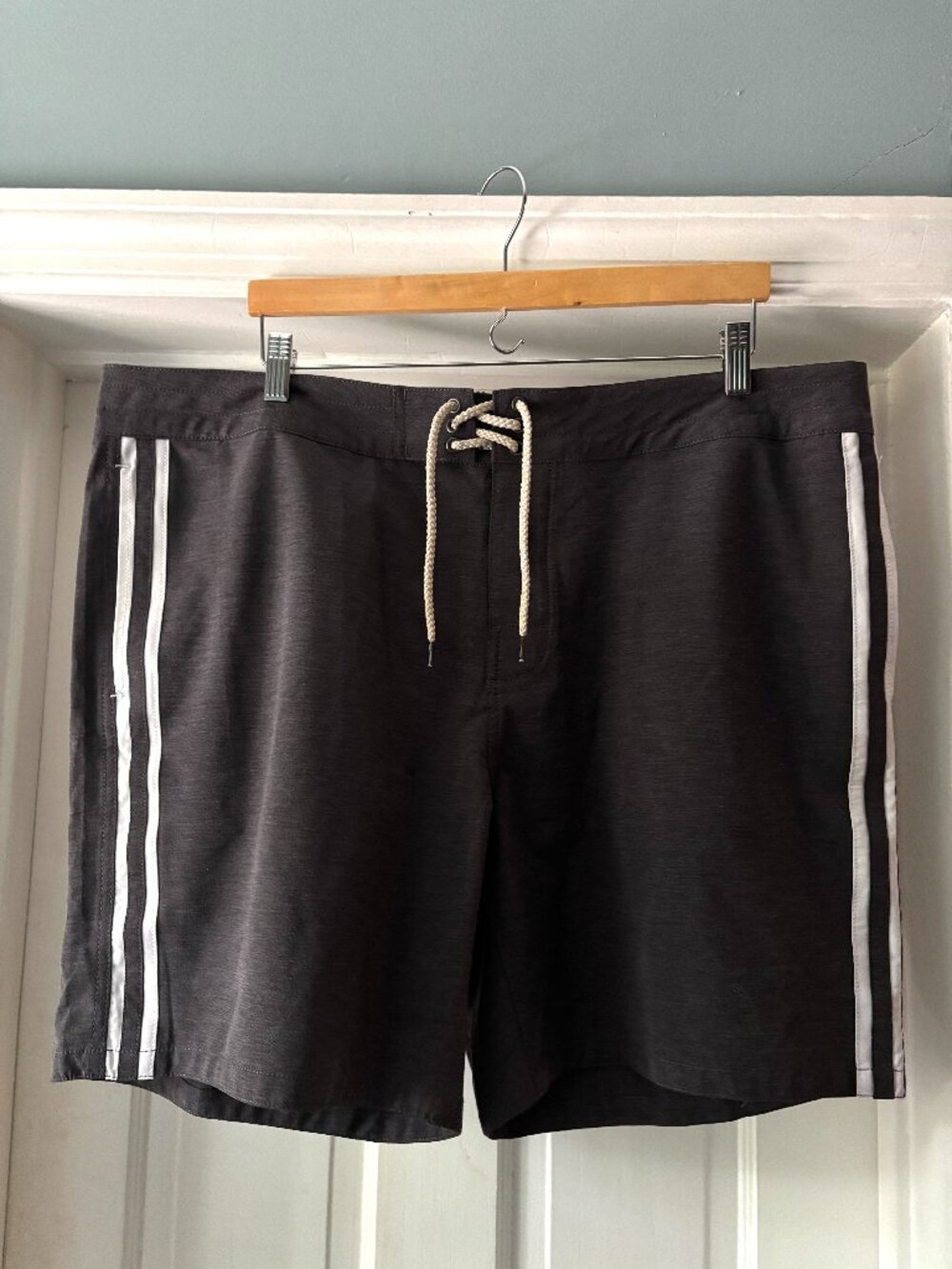 Faherty Men's Surf Stripe Board Short Swim Black Size 40 NWT